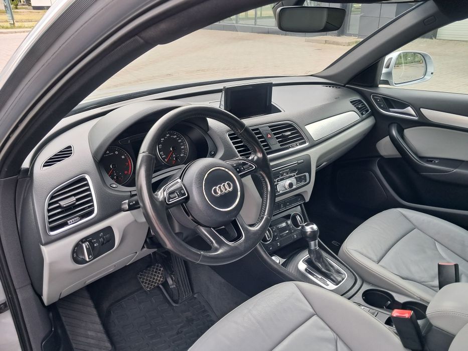 Продам  Audi Q3.