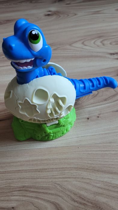 Play doh Hasbro wykluwający się dinozaur