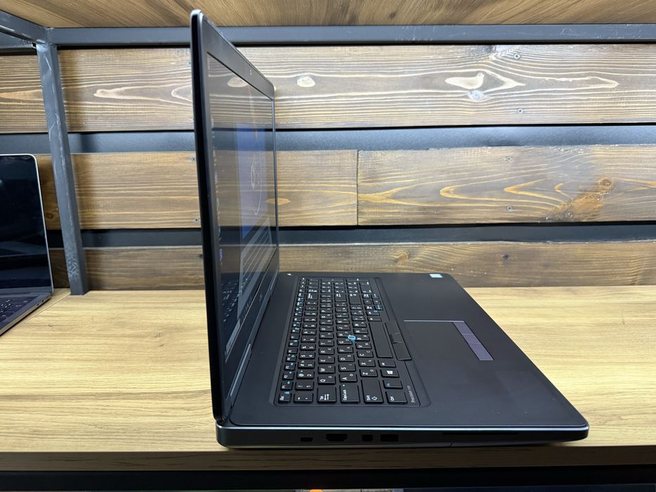 Dell Precision 7720 P5000 16GB 17,3"IPS i7-7820HQ/32GB/512Gb M2/29%