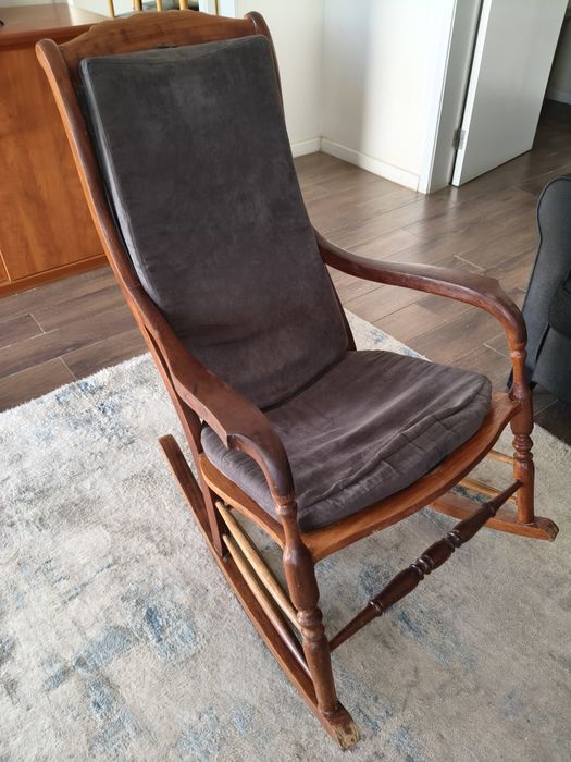 Cadeira baloiço restaurada ( não aceito mbway)