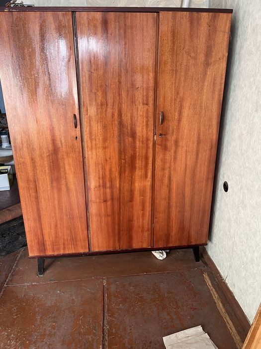 Бесплатно  диван , кровать, шкаф, ванна, раковина. Самовывоз, центр.