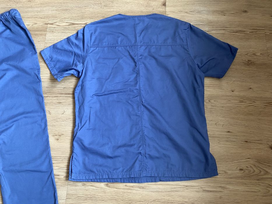 Продам медицинский костюм медична форма