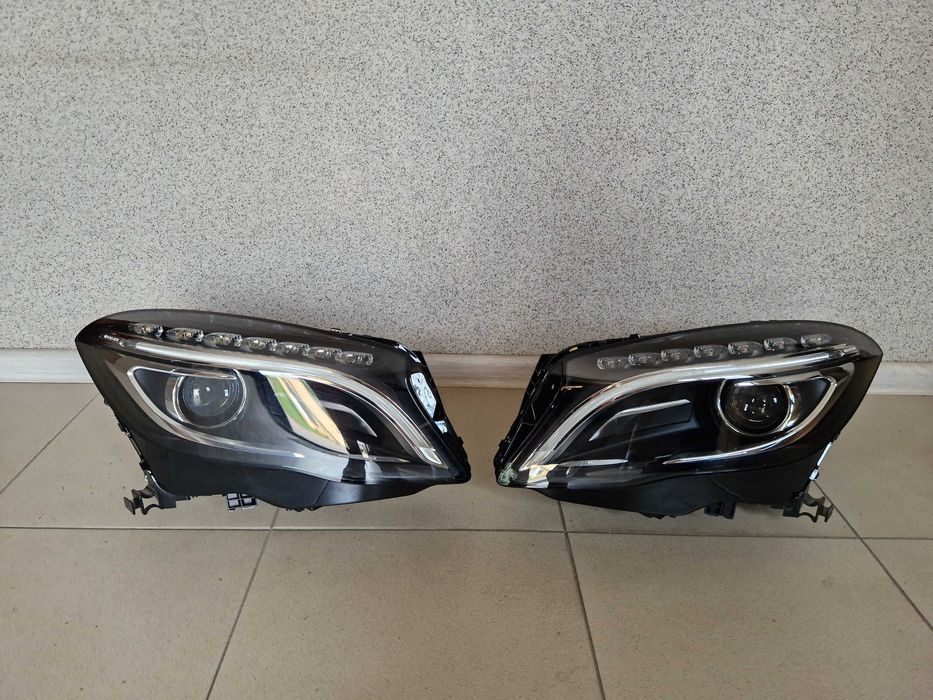 Передние фары на Mercedes GLA  X156 13-17 год Bi-Xenon  оригинал