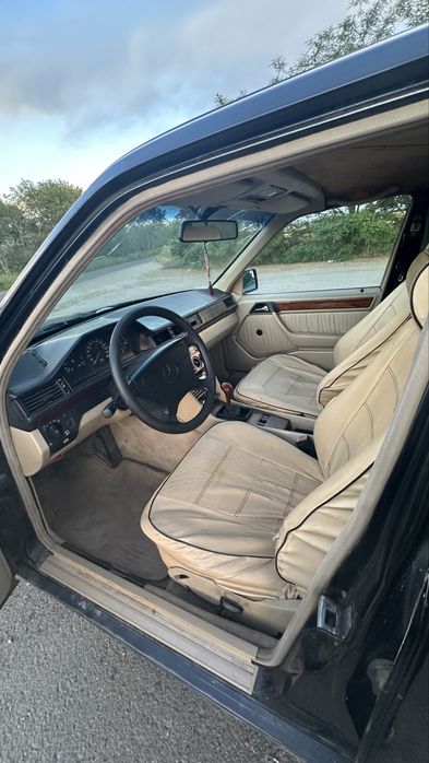 Mercedes-Benz E-Class W124