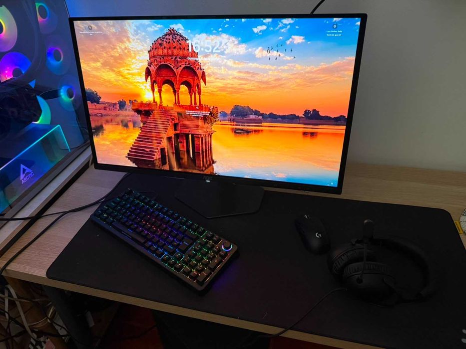 Setup PC Gaming AMD Ryzen 7 9800X3D 8-Core