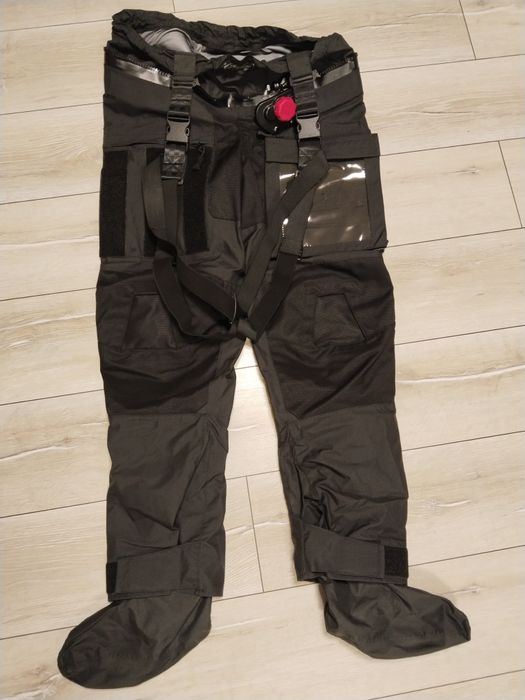 Сухий гідрокостюм з утеплювачем.