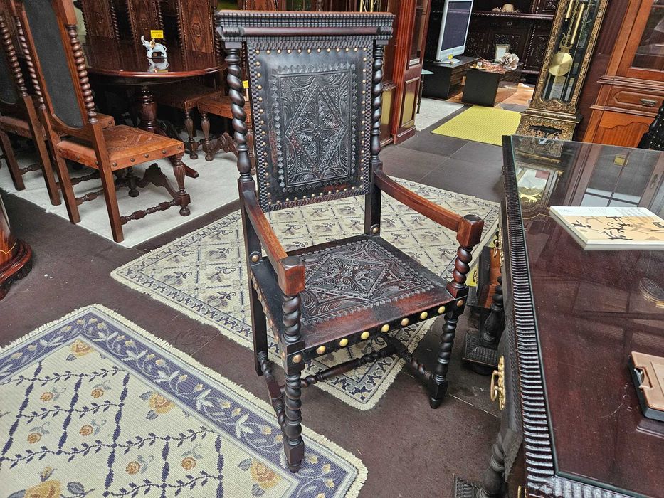 Cadeirão antigo m madeira e couro - óptimo estado geral