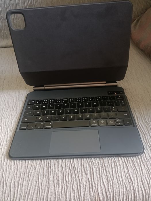 Capa protetora com teclado QWERTY