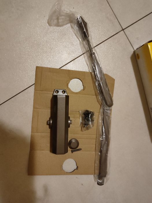 Samodomykacz do drzwi Nowy