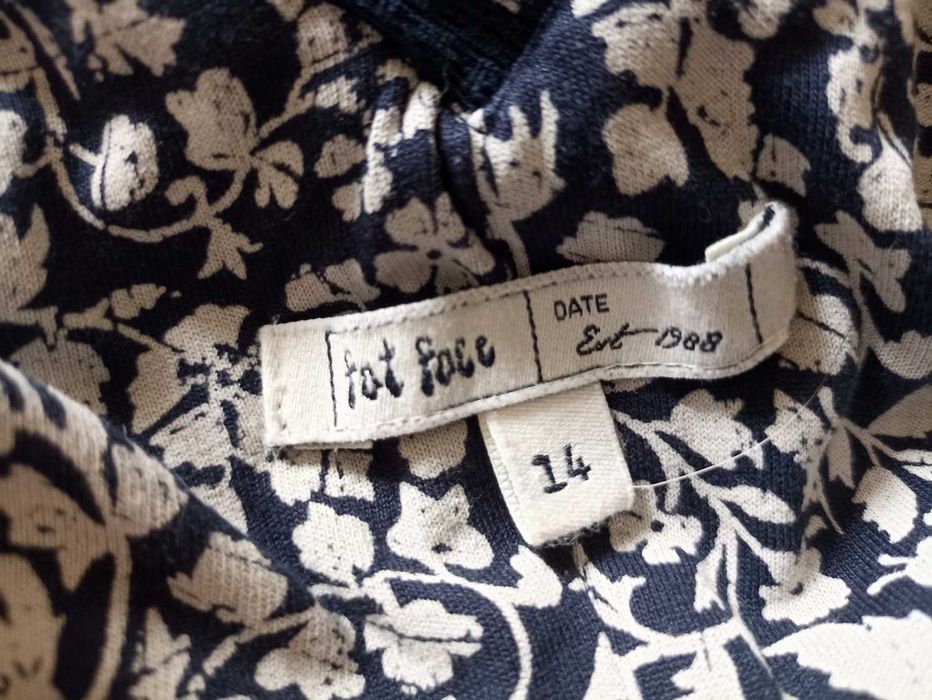 Sukienka maxi Fat Face biało granatowa kwiaty ornament