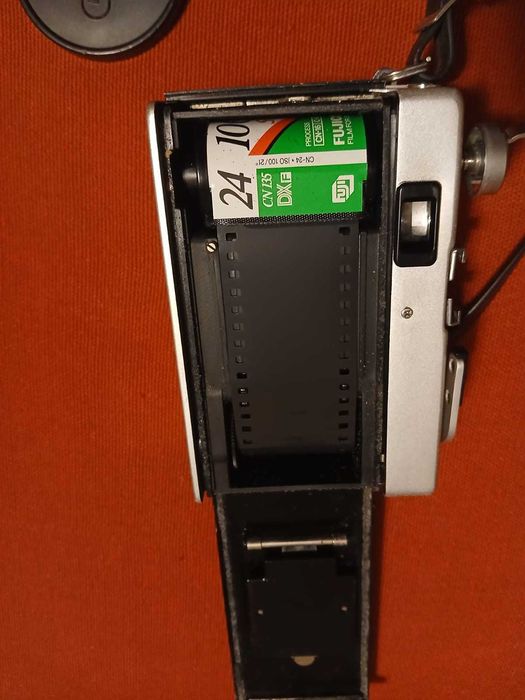 Máquina fotográfica vintage Ricoh 35 zf