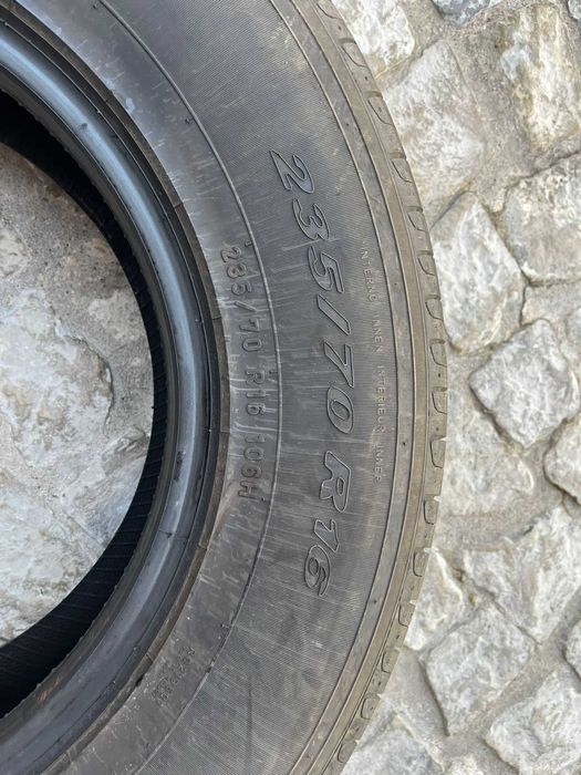 Vendo 2 pneus como novos 235/70/r16, marca pirelli