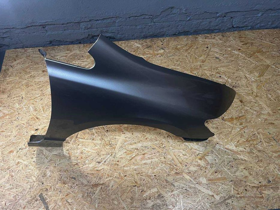 Błotnik prawy przód przedni HONDA CIVIC VIII sedan srebrny YR-528M