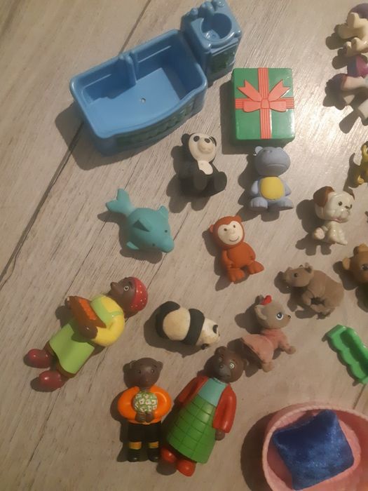 Różne zabawki dla dziewczynki