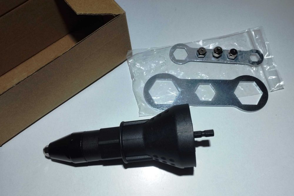 Ferramenta de rebitagem para berbequim. Rebite. Broca