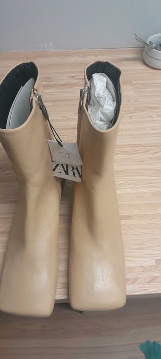 Vendo este par de botas da nova coleção, novas em folha a estrear.