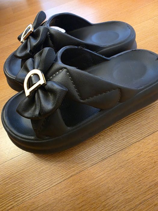 Шльопанці на платформі