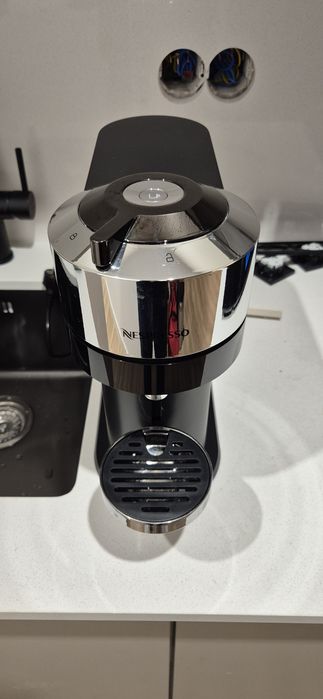 Máquina de Café Nespresso Vertuo NEXT