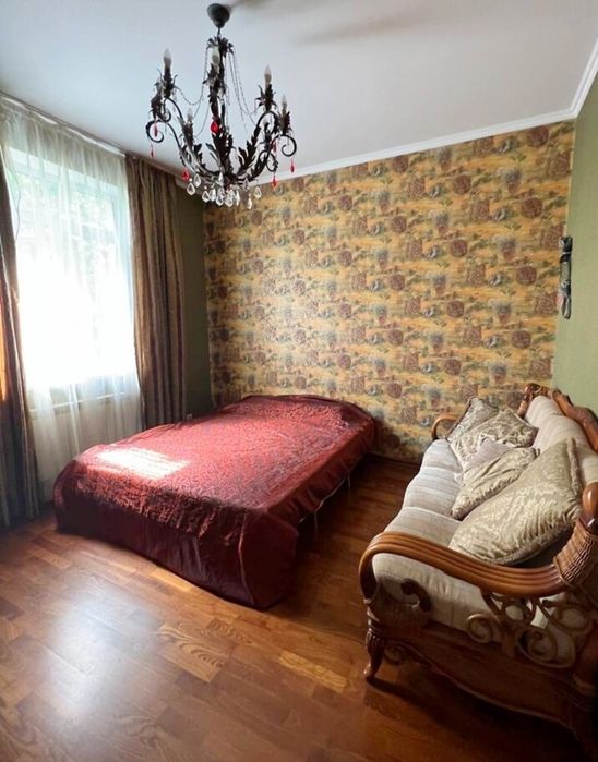 615 Будинок біля Дніпра подобово з озером