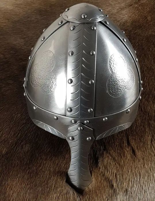 Hebert, Hełm Normański