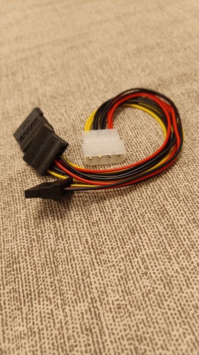 Кабель-адаптер питания Molex 4-pin на три SATA
