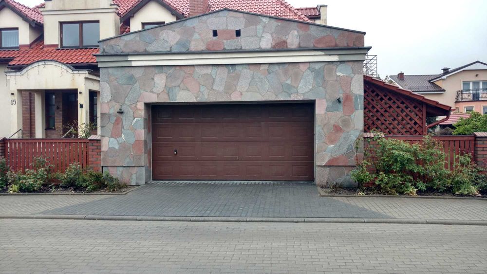 Kamień i otoczenie