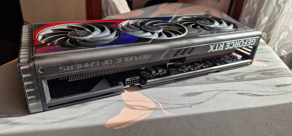 RTX 4070 Ti Asus ROG Strix 12gb