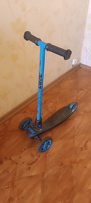 Самокат Neon трёхколёсный