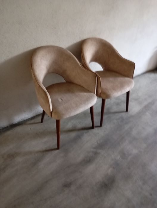 Cadeira modernas otimo estado