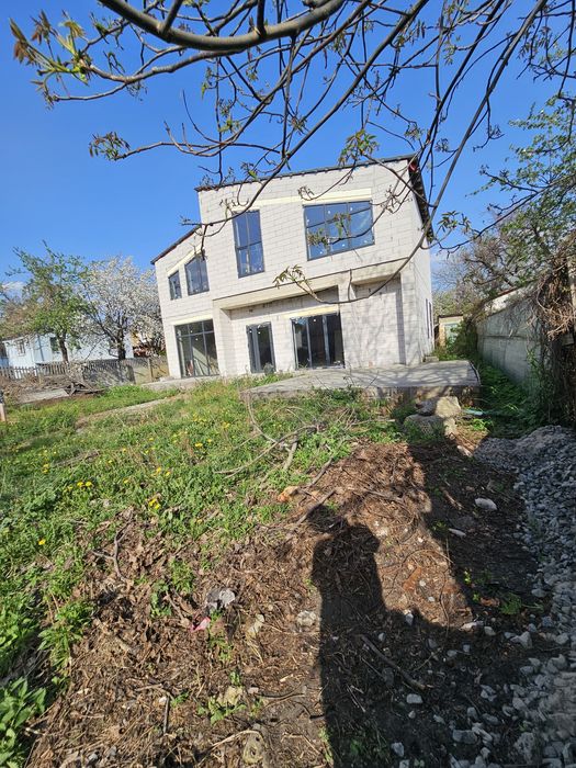 Будинок біля Дніпра. Оболонь