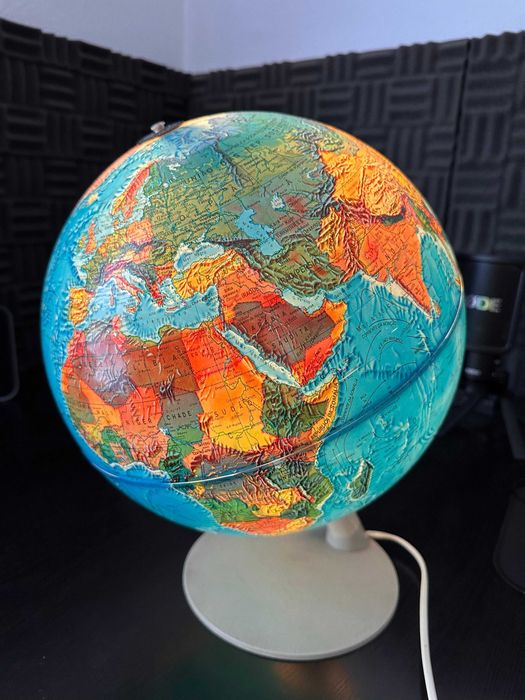 Globo Terrestre Iluminado Vintage – Decoração e Estudo