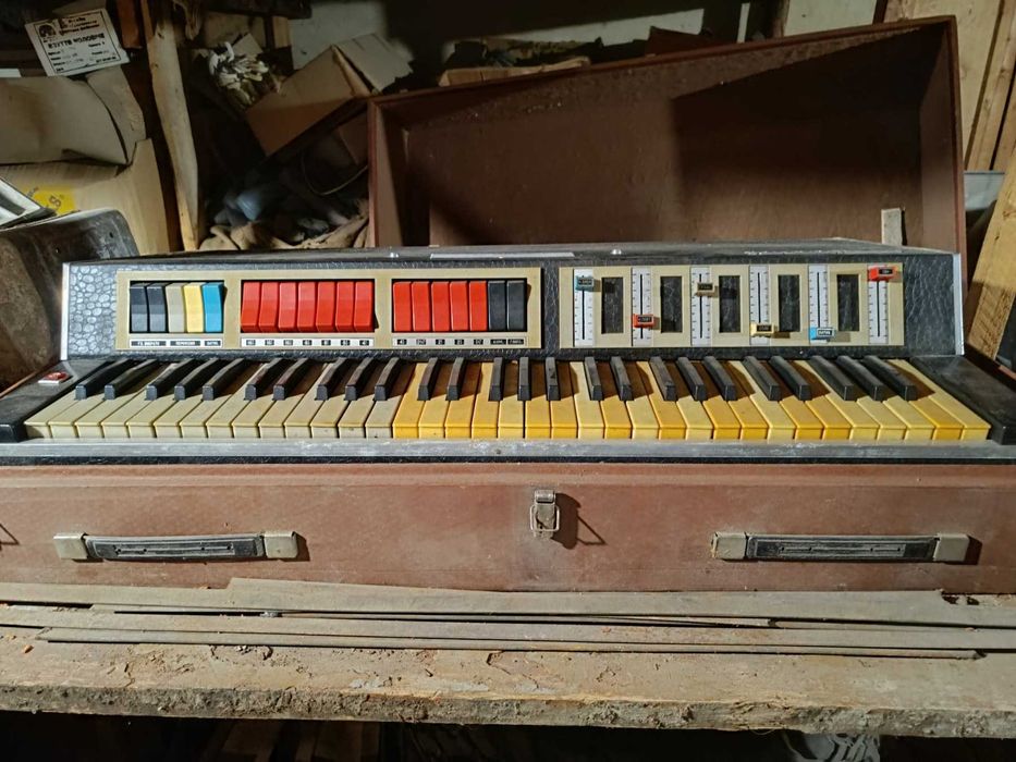 Синтезатор "Юность 73"