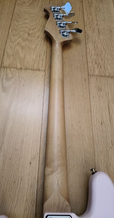 Baixo Jazz Bass - EMG - com pickups ativos EMG