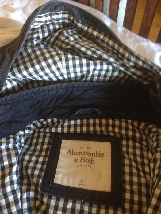 Granatowa kurtka Abercrombie & Fitch z kapturem