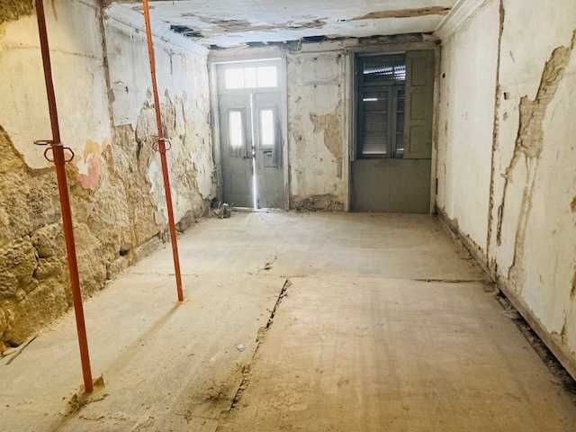 Casa para Restaurar na R Fontinha (20 metros da R St Catarina)