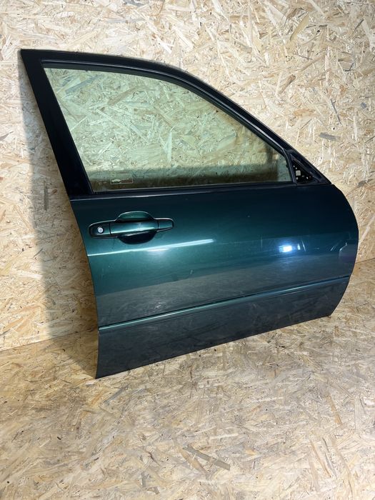 Lexus IS200 / Drzwi Przednie / Drzwi przód PRAWE