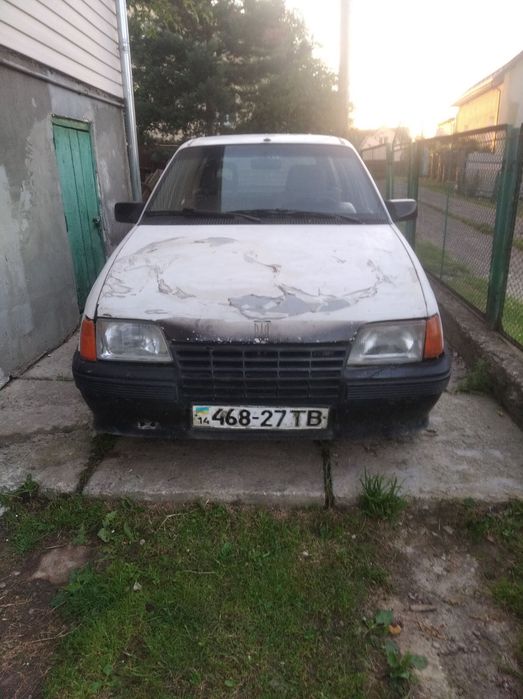 Автомобіль Опель Кадет 1.6 Універсал