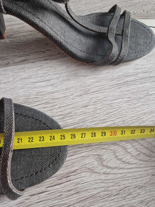 Nowe sandały marki Stradivarius rozm 39
