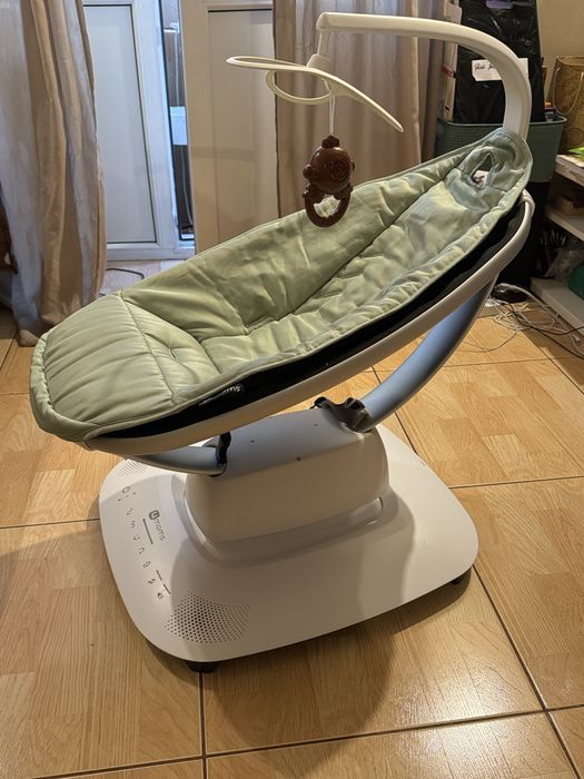 Крісло-гойдалка / заколисуючий центр 4moms MamaRoo 5.0