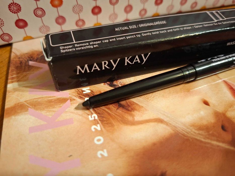 Mary Kay – wodoodporna czarna kredka do oczu (Eyeliner)