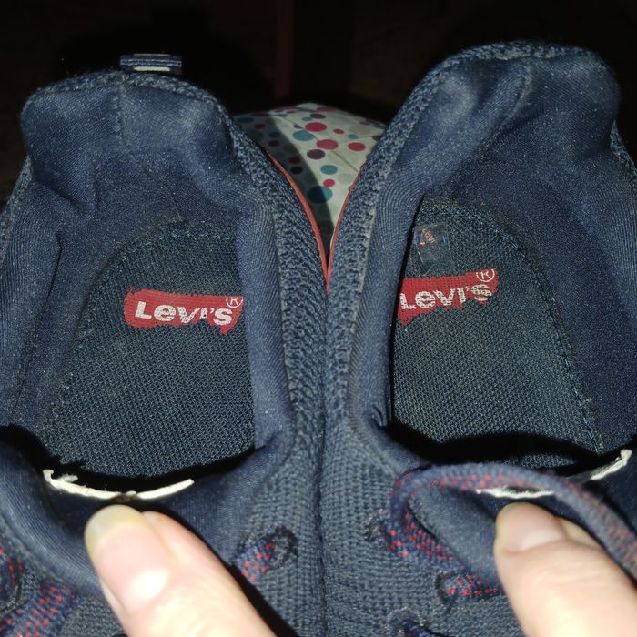 Levi's кросівки унісекс розмір 37. Устілка 23.5 см