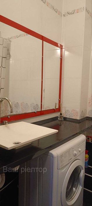 Продам 1к кв пр-т Свободи з А\О 2поверх!