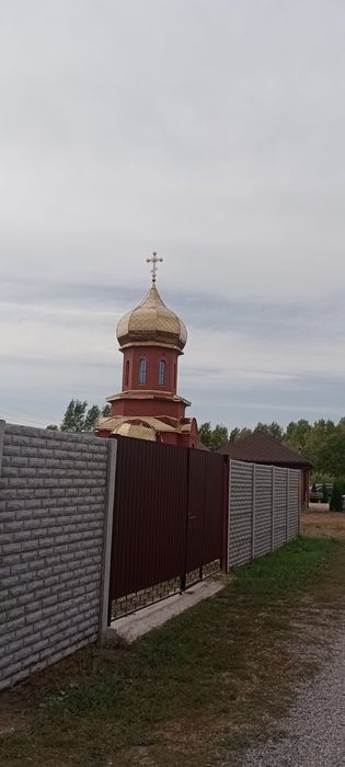 Земельна,чудова ділянка коло води !
