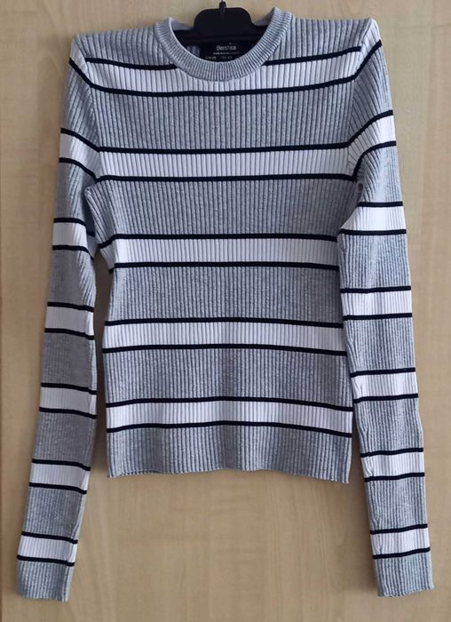 sliczny sweterek bluzka bershka XS