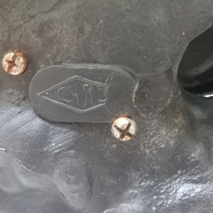 Чугунная чернильница.