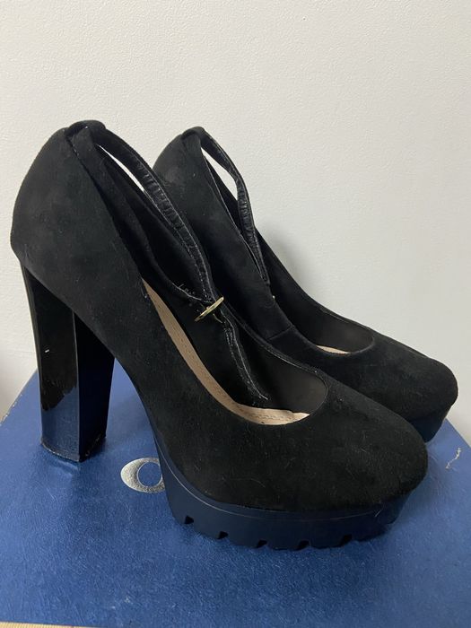 Черные замшевые туфли