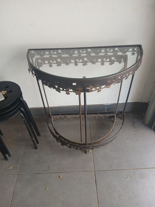 Vendo duas mesas antigas