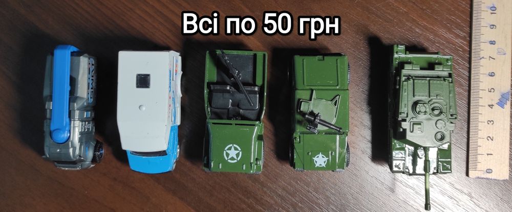 Продам металеві машинки.