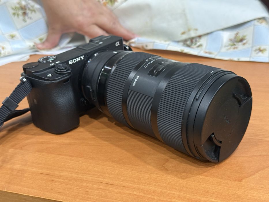 Продам камеру Sony а6300 с объективом