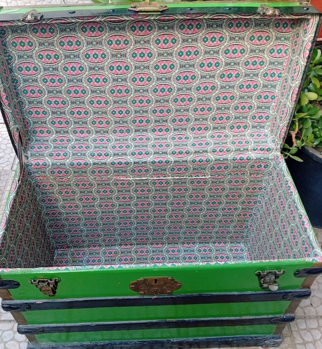 Vendo baú/ arca antigo verde